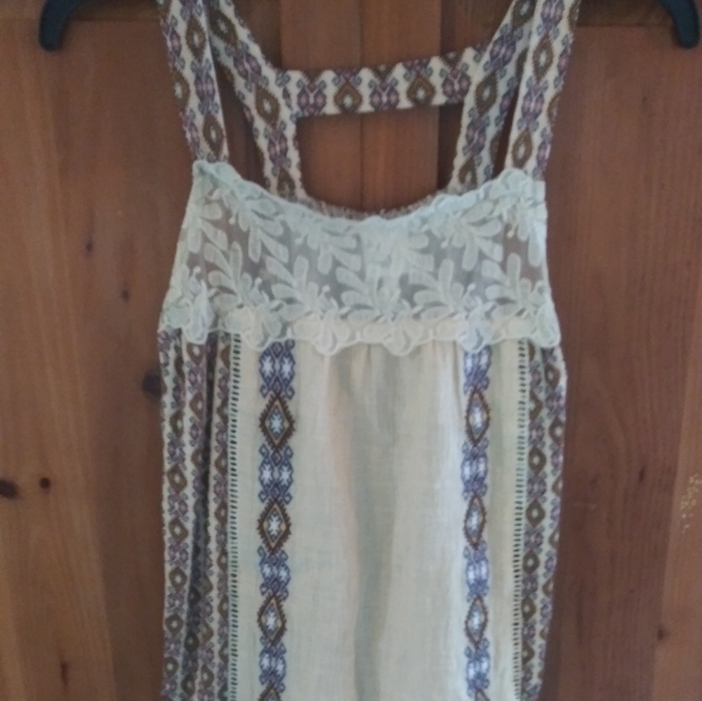 👛SALE!! 3 FOR $20👛🌻Belle du Jour top🌻